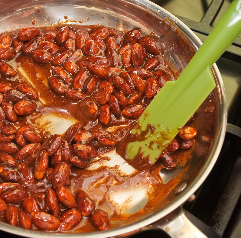 Caramelized Ancho Chile & Cinnamon Almonds | LunaCafe