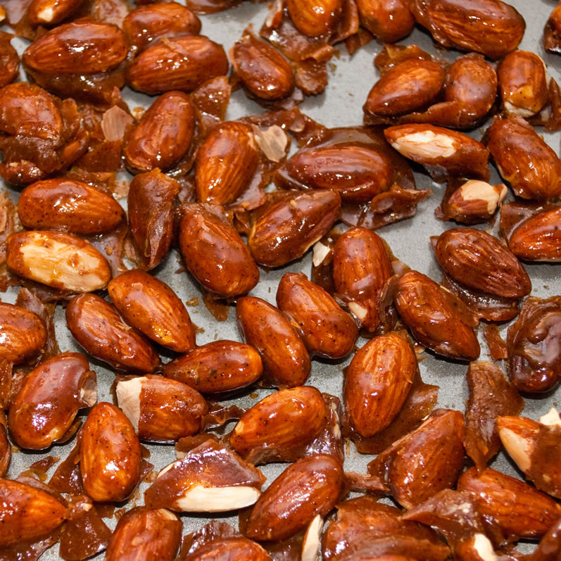 Caramelized Ancho Chile & Cinnamon Almonds | LunaCafe