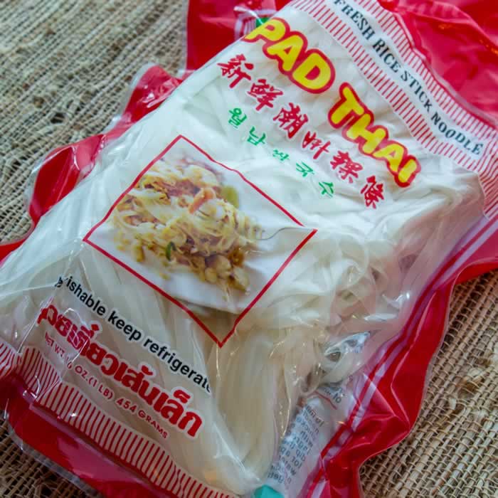  Phat Thai (Stir-Fried Rice Noodles with Tamarind Sauce, Peanuts & Lime) | LunaCafe