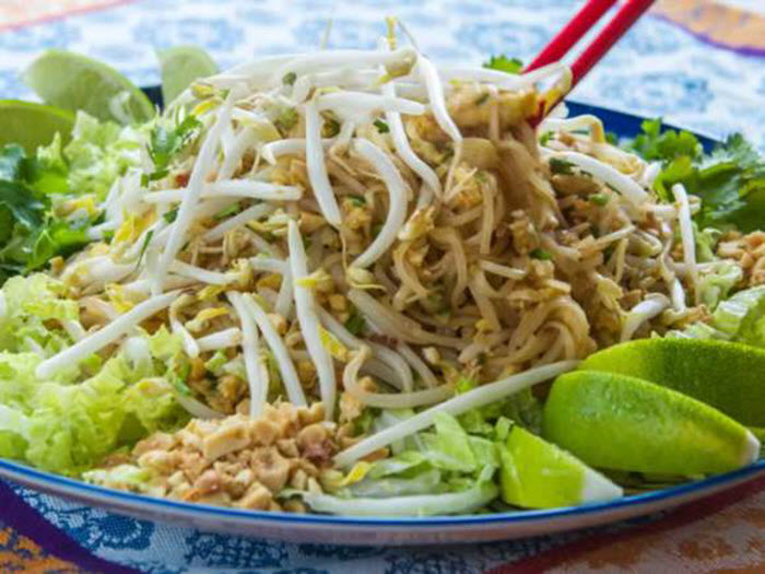 LunaCafe Top Posts 2014: Phat Thai (Stir-Fried Rice Noodles with Tamarind Sauce, Peanuts & Lime)