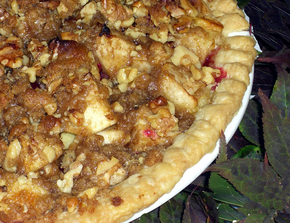 Apple Cranberry Pie with Toasted Walnut Streusel | LunaCafe